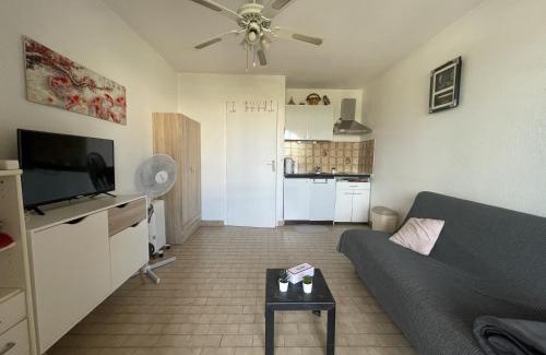 Sete Apartamento | Studio cabine avec loggia vitrée, à 100m de la plage, proche commerces et activités à Sète - FR-1-338-492