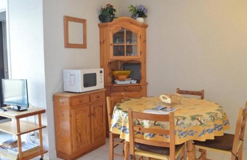Frejus Plage Apartamento | Studio cabine bord de mer, 4 pers, terrasse, rés. calme - FR-1-226A-57