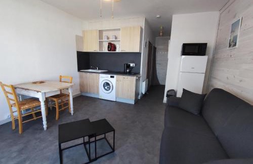 Argeles Plage Apartamento | Studio Cabine Rénové, Terrasse et Parking, à 500m de la Plage - FR-1-776-61
