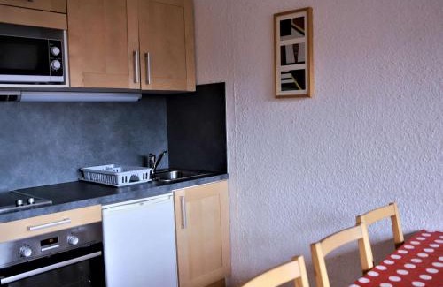 Auris Apartamento | Studio cabine rénové, grand balcon, 6 couchages, 300m des pistes d'Auris en Oisans - FR-1-297-34