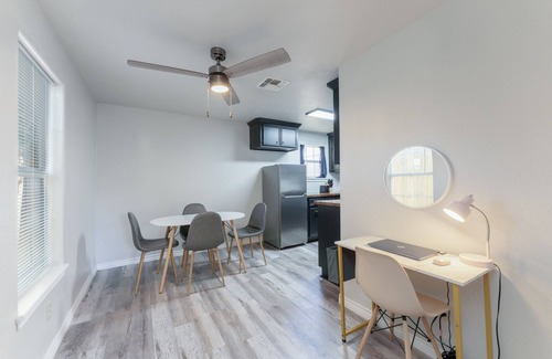 Del Mar Casa | Studio+Central+Min2Downtown+Extd Stays Discounts