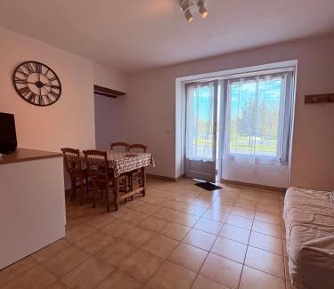 Castelnaud-la-Chapelle Apartamento | Studio-Château Castelnaud-Au bord de la rivière