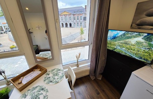 Maubeuge Apartamento | Studio chaleureux en hyper centre de Maubeuge avec vue sur la porte de Mons et la place Vauban