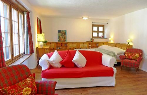 Bever Apartamento | Studio Chesa Rossa by Interhome