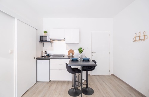 Gosselies Apartamento | Studio Chic Neuf Proche de L'aéroport & du Centre-ville