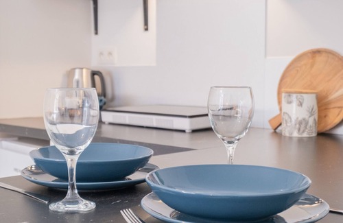 Gosselies Apartamento | Studio Chic Neuf Proche de L'aéroport & du Centre-ville