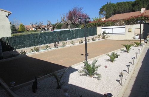 Le Muy Apartamento | STUDIO climatisé 4 personnes + terrasse 15 m2 + piscine + pétanque