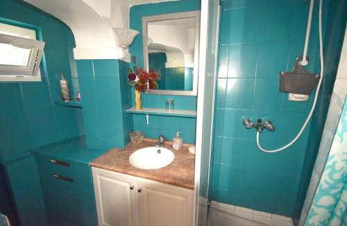 La Trinite Apartamento | Studio climatisé et sa terrasse privée en villa
