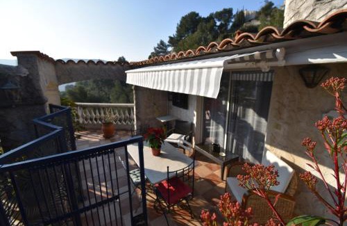 La Trinite Apartamento | Studio climatisé et sa terrasse privée en villa