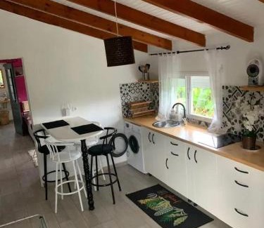 Capesterre-Belle-Eau Apartamento | Studio cosy à Capesterre-Belle-Eau avec terrasse