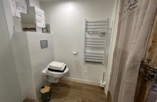 Guingamp Apartamento | Studio cosy tout équipé en cœur de ville au calme