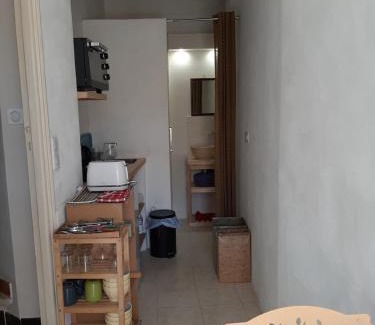 Saint-Saturnin-les-Apt Apartamento | studio dans joli village du Haut Luberon