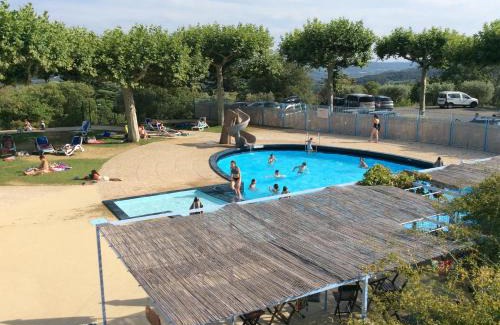 Saint-Saturnin-les-Apt Apartamento | studio dans joli village du Haut Luberon