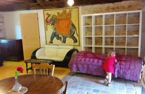 Saint-Parize-le-Chatel Apartamento | Studio dans un cadre champetre