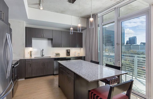 Civic District Apartamento | Studio Deluxe, Sleeps 4, Full Kitchen, Wyndham Austin!