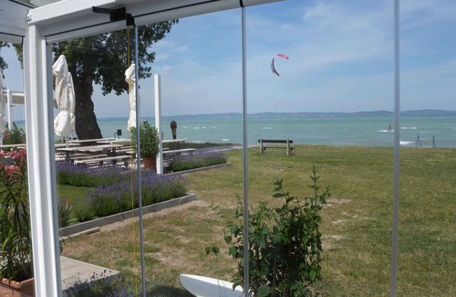 Siofok-Szabadifurdo Apartamento | Apartamento vacacional justo en la playa