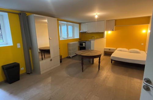 Saint-Mande Apartamento | Studio en Entre sol d une Belle Maison, à 400 m de Paris et 400 m du Bois