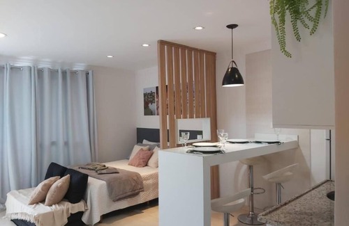 Matriz Apartamento | Studio Equipado em Apartamento Clube com Academia no Centro de Curitiba MID Home