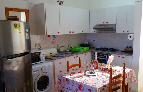 Ayia Marina Chrysochous Apartamento | Estudio en primera planta 50m cerca del mar, 28 metros cuadrados, cocina totalmente equipada.