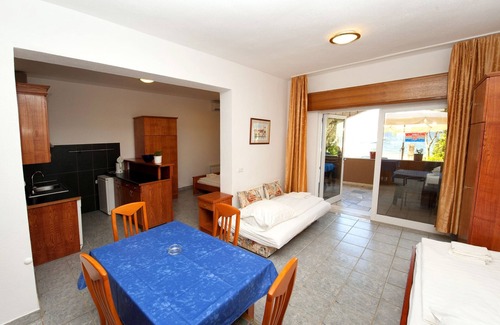 Slatine Apartamento | Apartamento-estudio en la playa Slatine, Ciovo (AS-10435-a)