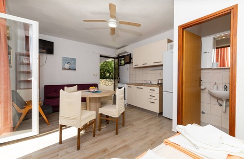 Zavala Apartamento | Apartamento-estudio con una terraza Zavala, Hvar (AS-8710-a)