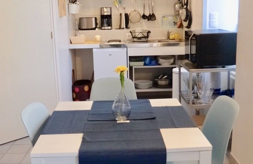 Arzon Apartamento | estudio para 4 personas con acceso para discapacitados y jardín compartido