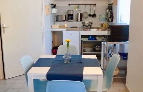 Arzon Apartamento | estudio para 4 personas con acceso para discapacitados y jardín compartido