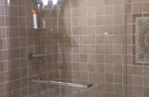 Salon-de-Provence Apartamento | Estudio para dos personas en "Mas des Orchards" con jardín y piscina.
