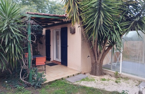 Montesquieu-des-Alberes Apartamento | Studio "Le Yuka" between sea and mountains