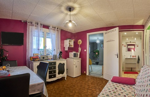 Saint-Victor-de-Cessieu Apartamento | Apartamento estudio con terraza privada, Wi-Fi y aire acondicionado