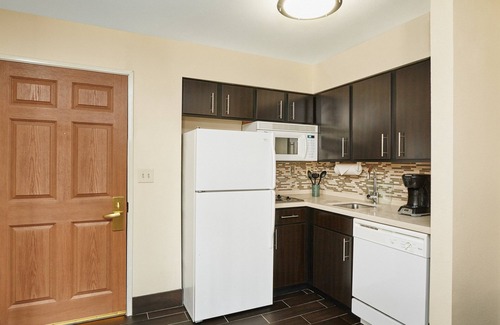 Glenview Apartamento | Studio | Free Breakfast! Heated Indoor Pool
