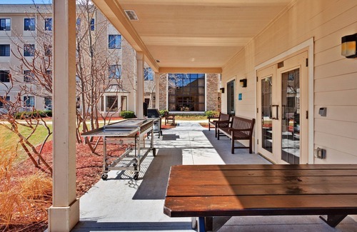 Glenview Apartamento | Studio | Free Breakfast! Heated Indoor Pool