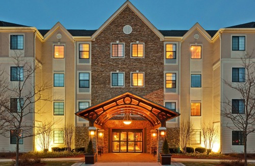 Glenview Apartamento | Studio | Free Breakfast! Heated Indoor Pool