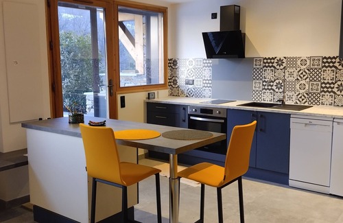 Verrens-Arvey Apartamento | Studio gîte on one level with terrace and pergola