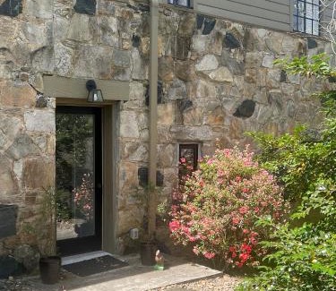 Lynn Apartamento | Studio Guest Suite in Forest Cottage