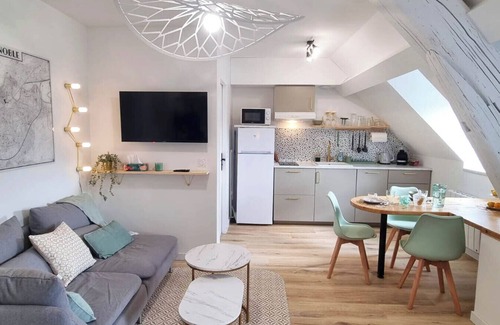 Secteur 1 Apartamento | Studio Hagaki, postcard view of Grenoble, train station and streetcar 200m away, Netflix