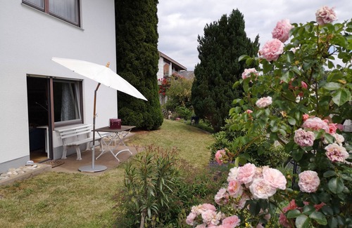 Sankt Georgen im Schwarzwald Apartamento | Estudio 'Haus Am Waldpark' con terraza privada, jardín privado y Wi-Fi