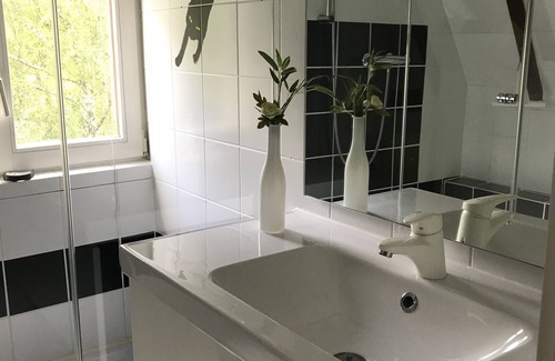 Obere Isarau Apartamento | Studio im Dachgeschoß