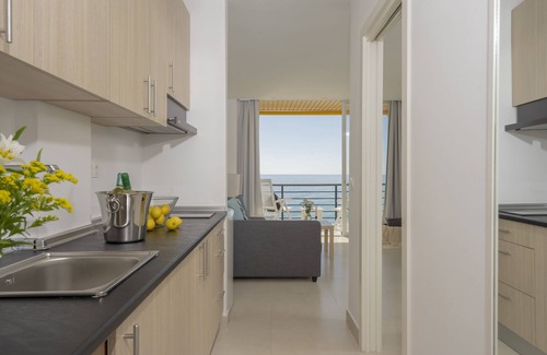 Torremolinos Condominio | Estudio en 1 línea de playa Carihuela CASTILL SANTA CLARA Wifi Piscina ascensor