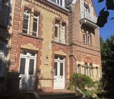 Villers-sur-Mer Apartamento | Studio in a 19th century villa with parking