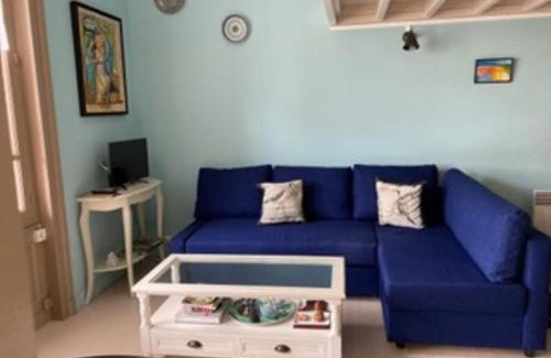 Villers-sur-Mer Apartamento | Studio in a 19th century villa with parking