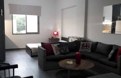 Dbayeh Apartamento | Studio In Dbayeh In A Prime Location, Wifi, 38sqm