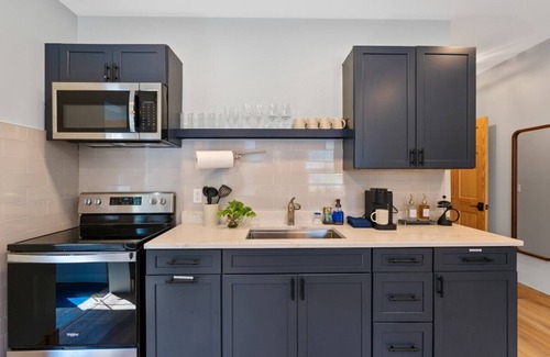 Black Mountain Apartamento | Studio in DT Black MTN Walk to food!