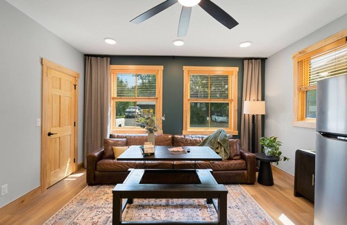 Black Mountain Apartamento | Studio in DT Black MTN Walk to food!
