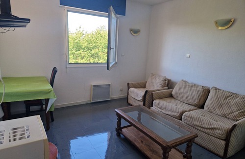 Dole Apartamento | Studio in front of Dole train station 39100