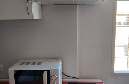 R.E.N.F.E. Apartamento | Estudio frente a Estación María Zambrano. A un paso de todo.