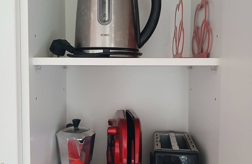 R.E.N.F.E. Apartamento | Estudio frente a Estación María Zambrano. A un paso de todo.
