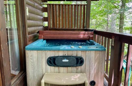 Black Bear Falls Casa | Studio in Gatlinburg with hot tub- super cozy!