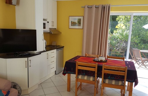 Constantia Chalet De Esquí | Studio in its own little house with nice terrace covered by a big awning
