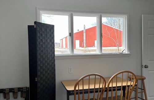 Lake Leelanau Apartamento | Studio in Lake Leelanau with outside entrance, king bed, & WiFi